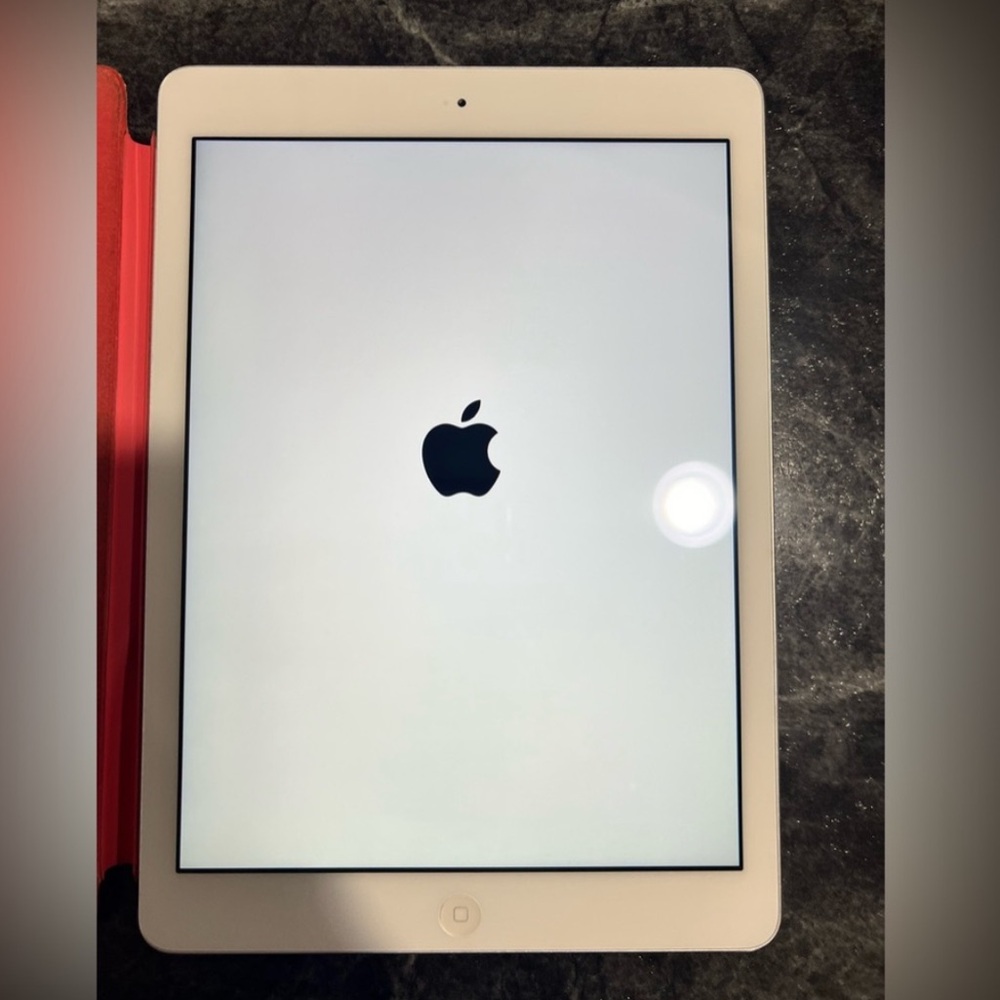 iPad - Picture 5 of 8